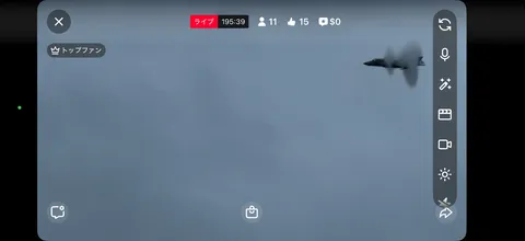大空を切り裂く戦闘機！