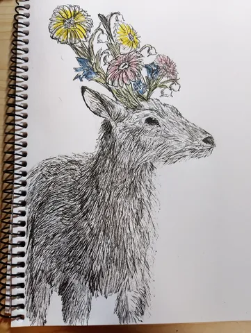 花冠をつけた鹿の幻想的なポートレート