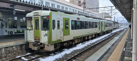 雪化粧の駅、旅立ちの予感