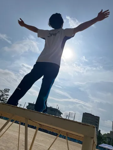 青空に広がる未来への一歩