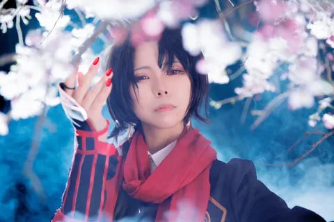 夢幻の桜と、紅の指先