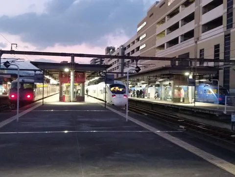 夕暮れの旅立ち