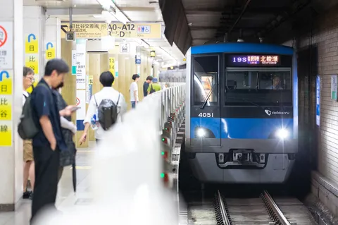 地下鉄の日常、旅立ちの瞬間