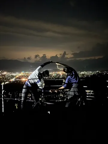 夜景に架ける、希望のアーチ