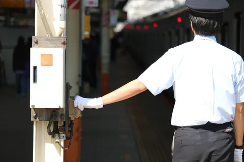 駅員の日常、見慣れた風景に潜む物語
