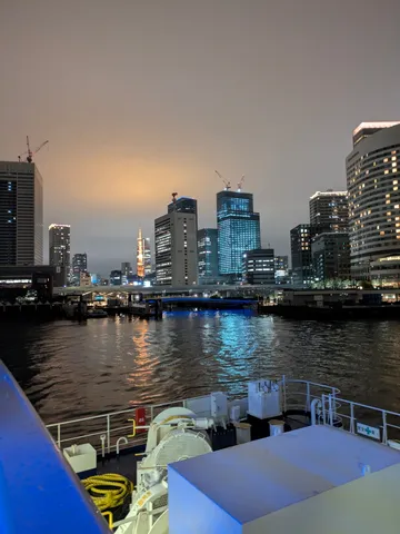 湾岸夜景と船上のひととき