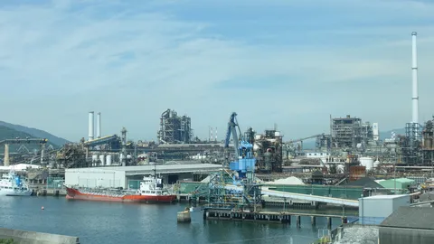 港湾都市の力強い鼓動