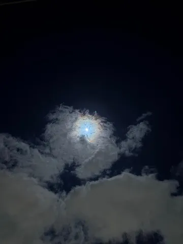 月光を纏う雲の螺旋