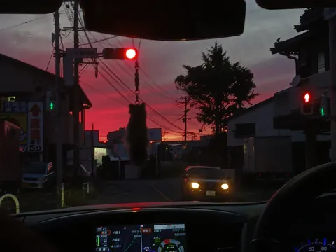 燃えるような空と信号待ち