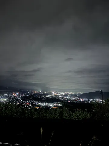 夜景と雲の交差点