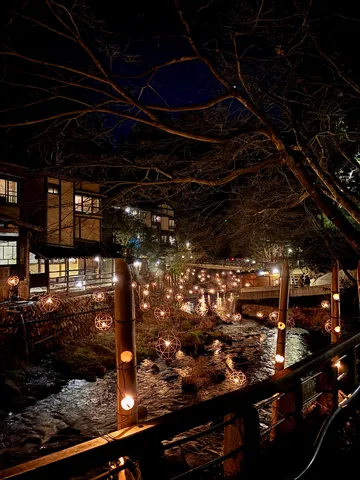灯りが織りなす、夜の情景