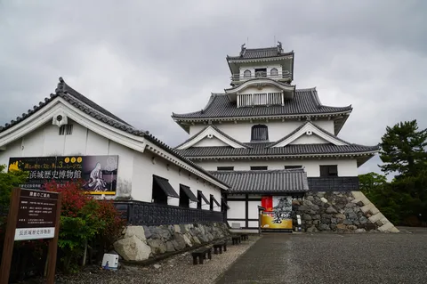 古城の厳かな佇まい