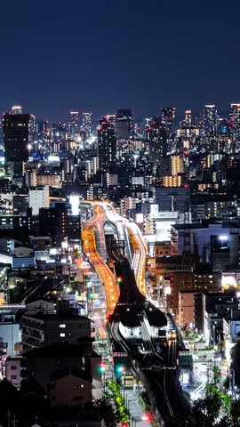 光の奔流、都市の夜景