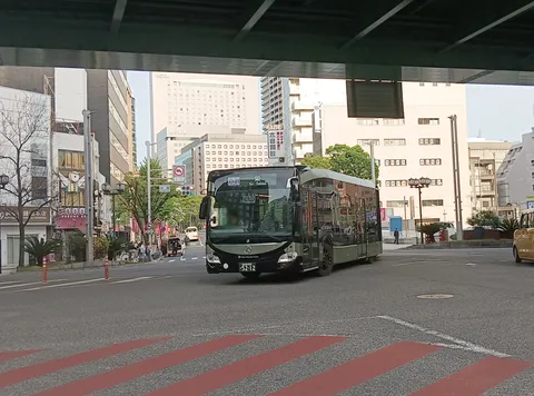 影のステージ、バスが主役