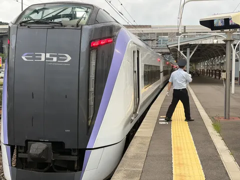 走るE353の朝の匂い