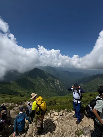 谷川の山