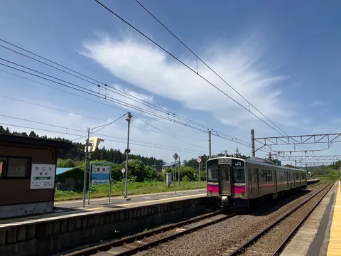 静寂を運ぶ、ローカル線の午後