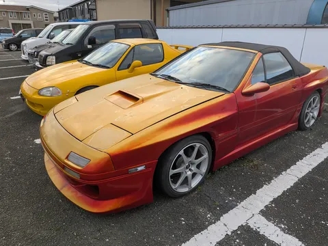 下地が見え始めた芸術的カラーリング
