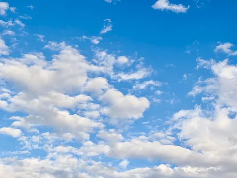 広がる空と雲のコントラスト