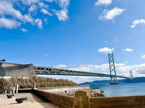 空と海と橋、そして大砲