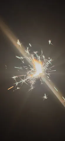 夜に咲く閃光の瞬き
