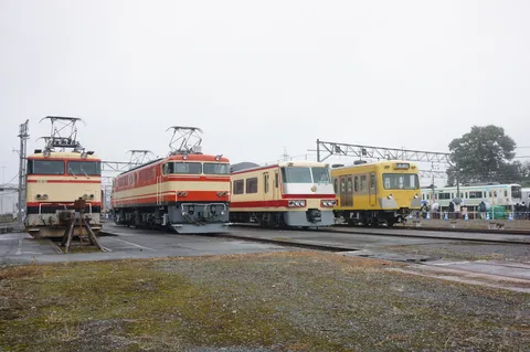電車たちの静かな集結