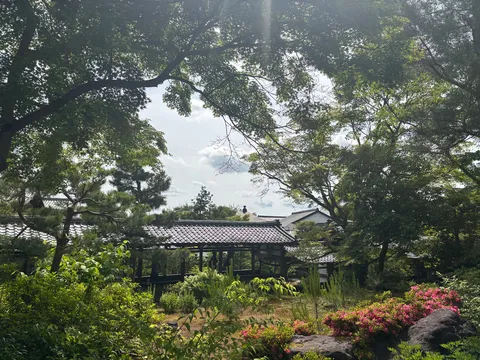 緑深き古刹の回廊