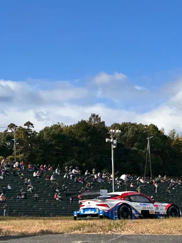 サーキットに響く熱気と静寂