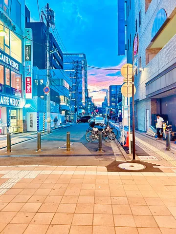 街を包む夕空グラデーション