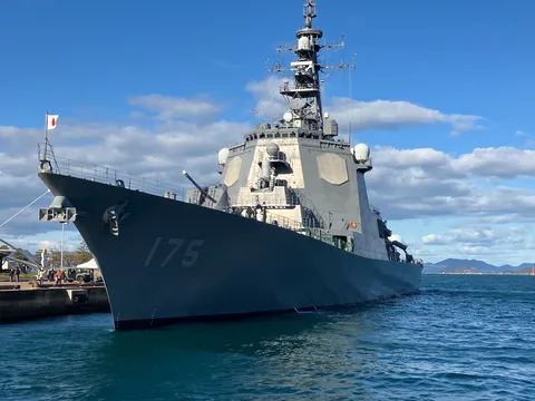 ドーン！と停泊、175号
