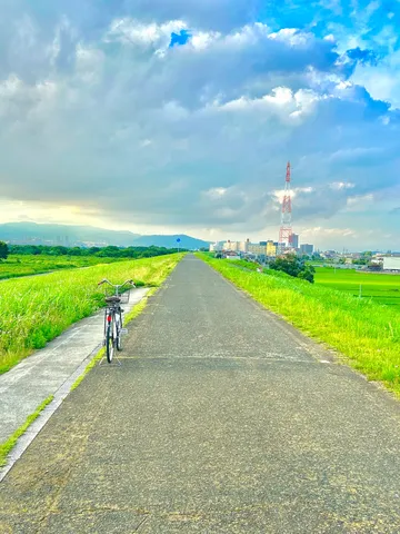 夏の終わりのサイクリングロード