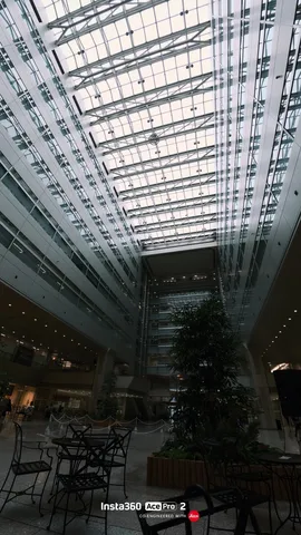 光とガラスの大空間