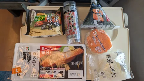 今日の晩ごはん、コンビニで揃えちゃいました！