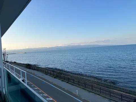 海辺の朝、静かな一筆