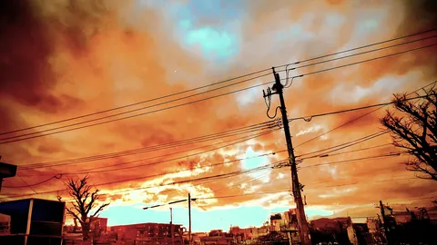 夕焼け空と電線、ノスタルジー