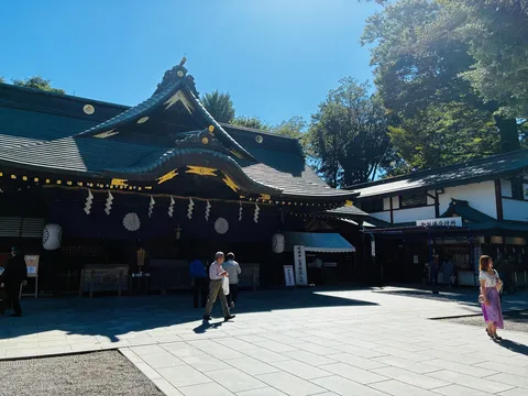 夏の神社の影絵風景