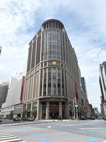 円筒ビルが語る街角