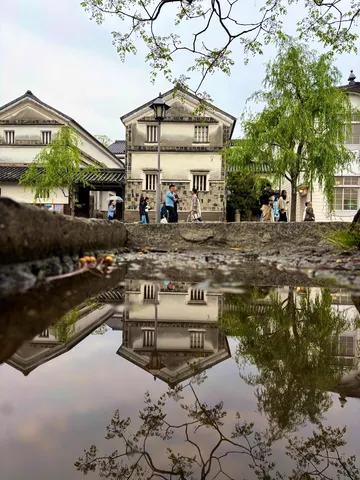 水鏡が映す、古都の静けさ