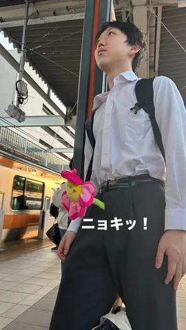 ズボンから「ニョキッ！」
