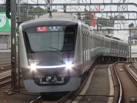 曲線を行く新型車両