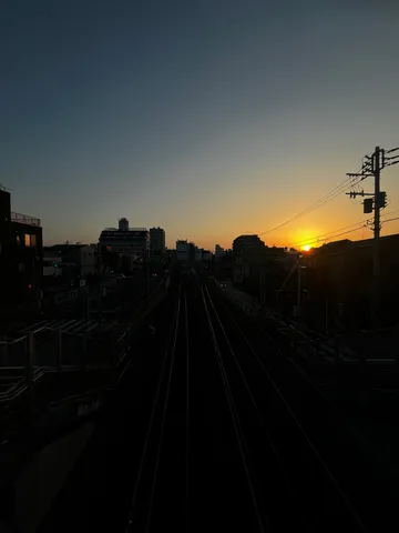 夕暮れ、線路はどこへ行く