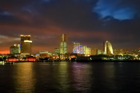 夜景と水面の彩り