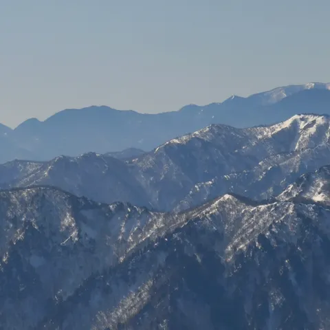 山々の連なり、冬の静寂
