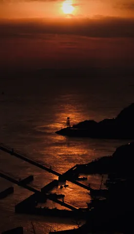 夕焼けに浮かぶ影絵劇場