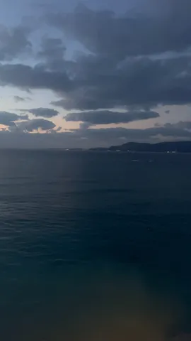 夜空と海の挟み撃ち