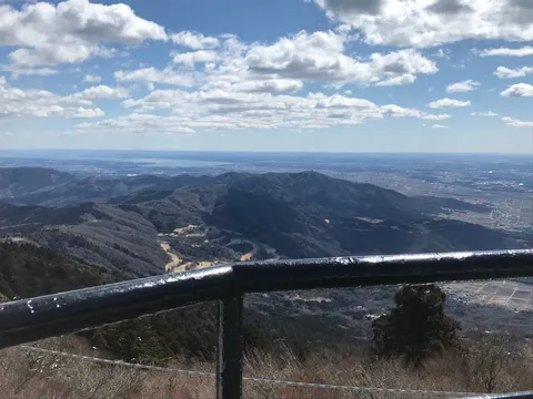 雄大な山並みと広がる空