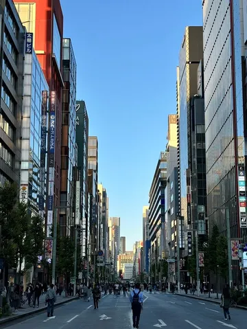 都会の光と影、道のりの先へ
