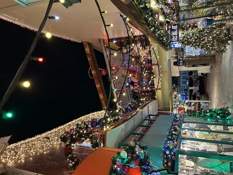 飾りつけ担当、気合い入りすぎ！