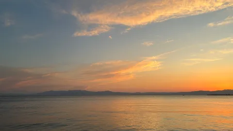 空と水面が織りなすグラデーション