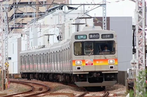 通勤電車の日常風景